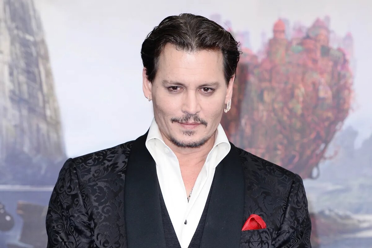 https://media.vanityfair.com/photos/57752a41467370b31201773e/master/w_2560%2Cc_limit/johnny-depp-basquiat-auction.jpg