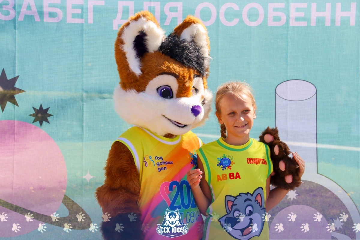 Осенью 2024 года Саша приняла участие в забеге для особенных детей