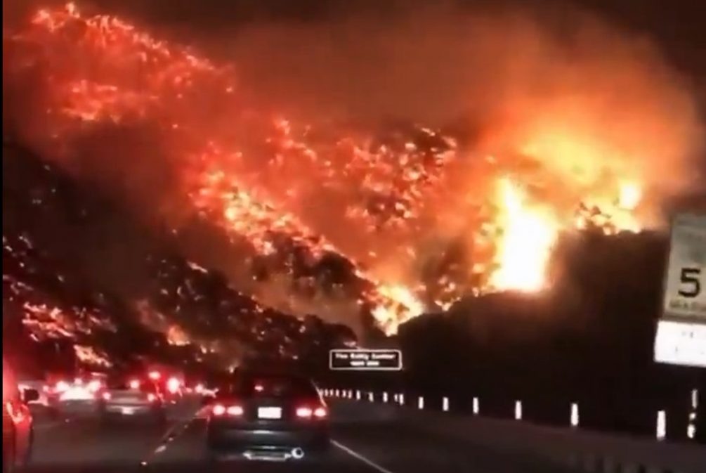    То, что происходит в Калифорнии, напоминает кадры из фильма-катастрофы.