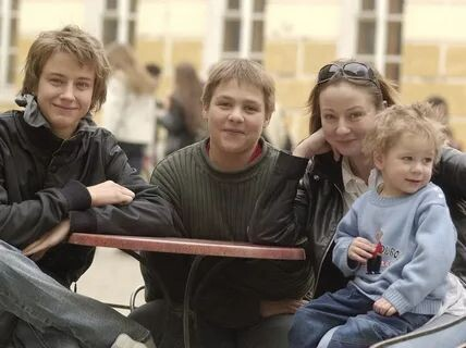 Евгения Добровольская с детьми. 