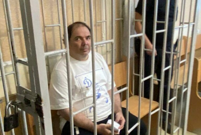    В ходе обыска у экс-министра Оренбуржья Самбурского нашли автографы Тайсона и Ричарда Гира Кристина Просвиркина