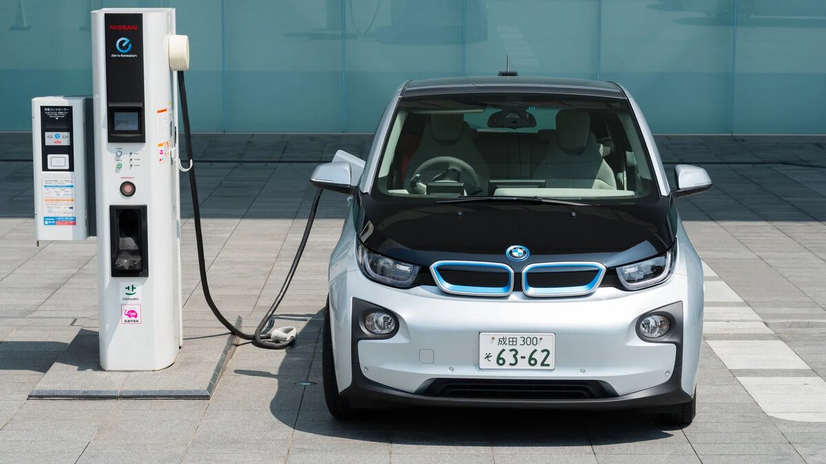 https://www.slashgear.com/img/gallery/bmw-mini-and-rolls-royce-join-the-nacs-party-with-tesla-supercharger-access/l-intro-1697586334.jpg