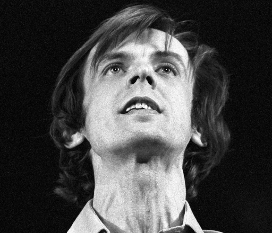 Георгий Тараторкин в сцене из спектакля «Дом на песке», 1978 год. Фото: РИА Новости