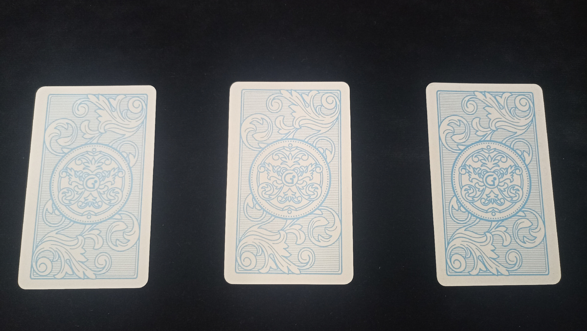 Слева направо: первый, второй и третий вариант большого расклада Ленорман