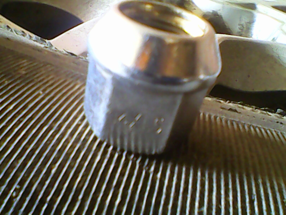 Гайка на литой диск отрытого типа 14х1,5мм