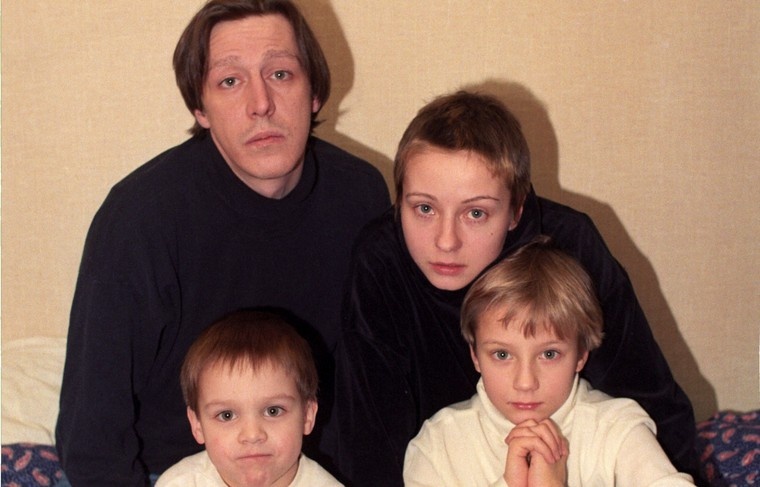 ЯД (Евгения Добровольская с Михаилом Ефремовым и детьми)