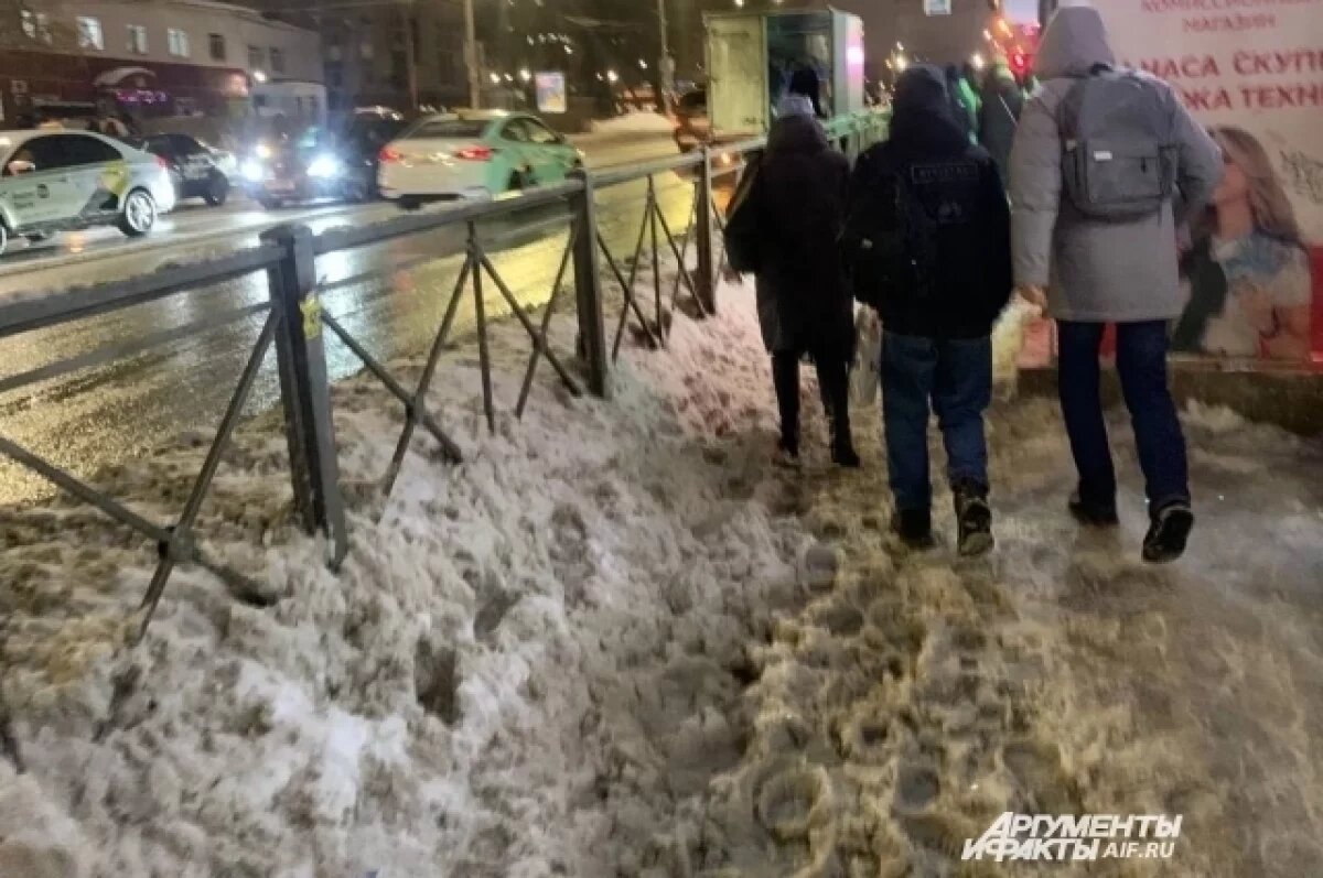    Дже центральные улицы остаются труднопроходимыми.