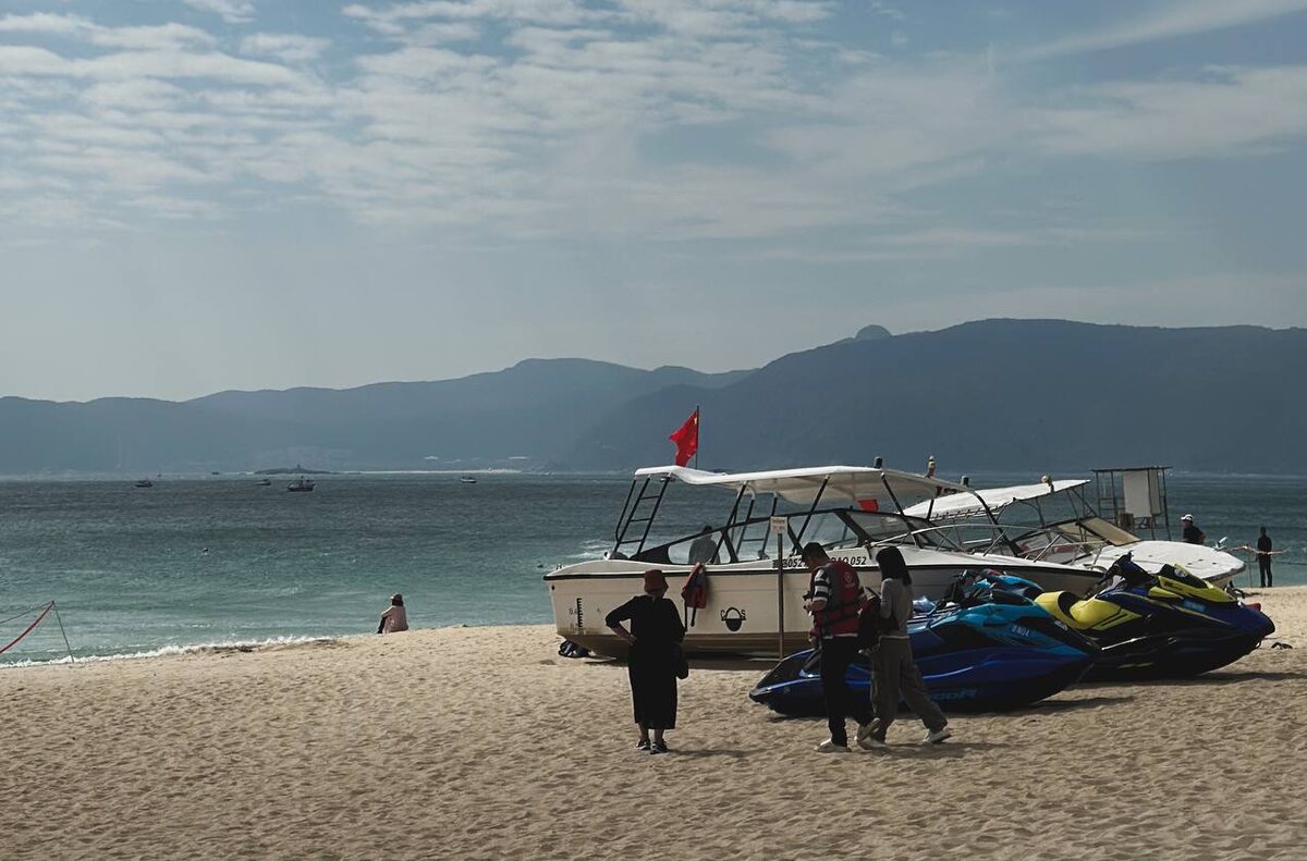 Пляж бухты Ялонг Бэй