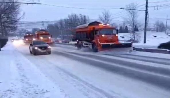     Красноярцев просят не играть в «шашечки» со снегоуборочной техникой
