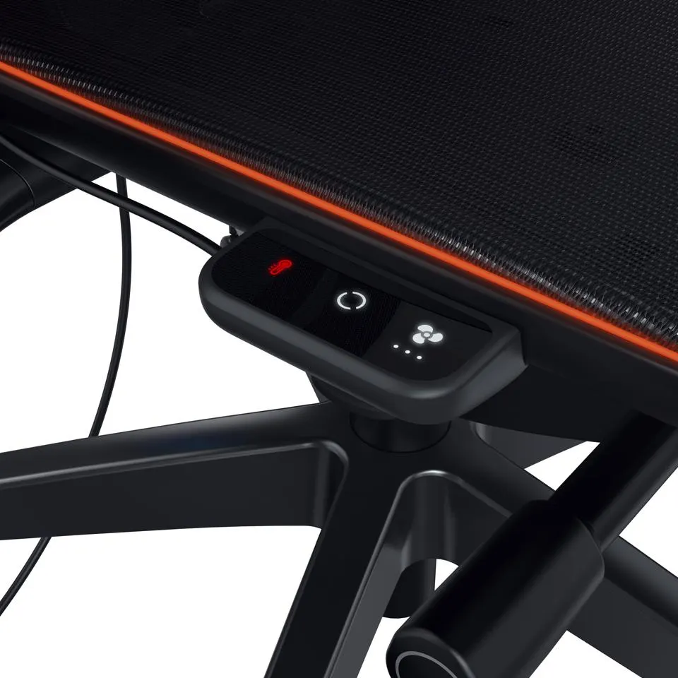 В кресло встроены регуляторы температуры.