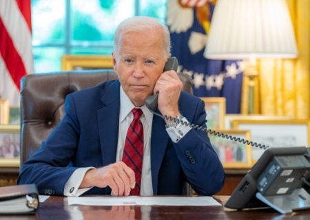    Байден напомнил Зеленскому о поставленных вооружениях для войны с Россией