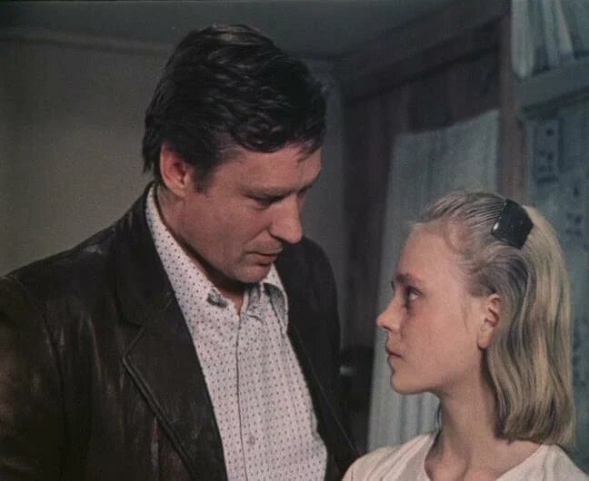 "— Ну а как же вы думали? А может, вы алкоголик? Или у вас какие-нибудь припадки имеются? — Ну нет, так теперь будут!" Фото: Кинопоиск