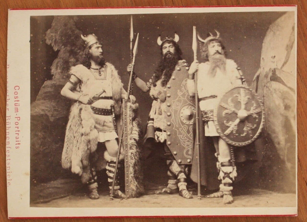    Фотография актёров, 1876 год. Источник изображения: slavtradition.com