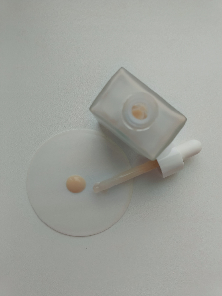 Увлажняющая коллагеновая сыворотка с 70% гриба чага Kaine Chaga Collagen Charging Serum, консистенция