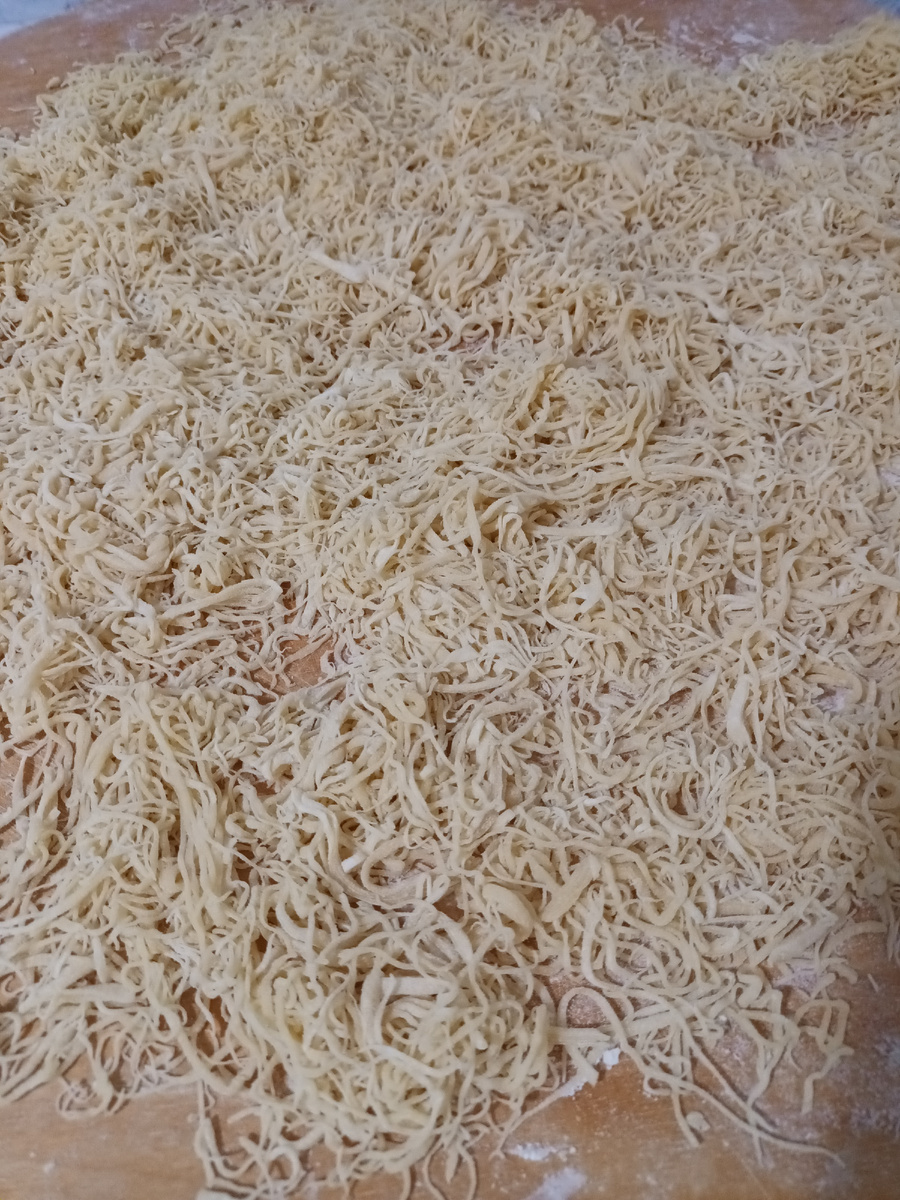 Лапши накатала на утиных яйцах