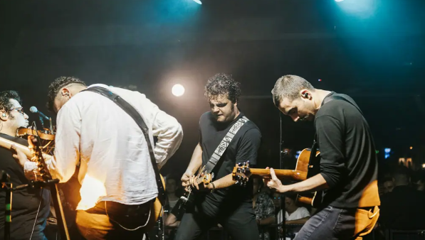 Использование кавер-версии песен для карьеры в музыке.