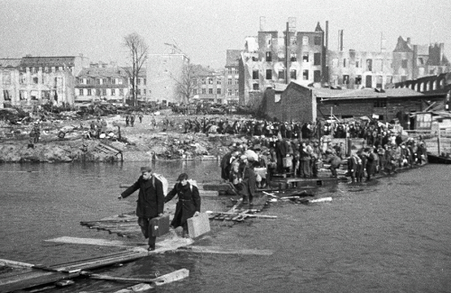 Кёнингсберг заселяется жителями разрушенных немцами городов.