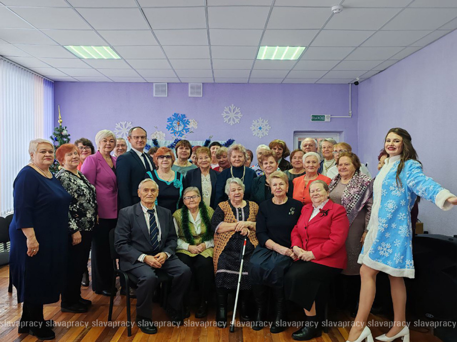     Ветеранов педагогического труда пригласили в Центр творчества детей и молодежи Копыльского района на праздник