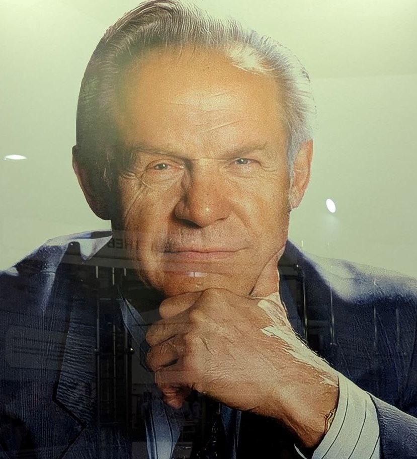 Портрет с выставки. Фото моё