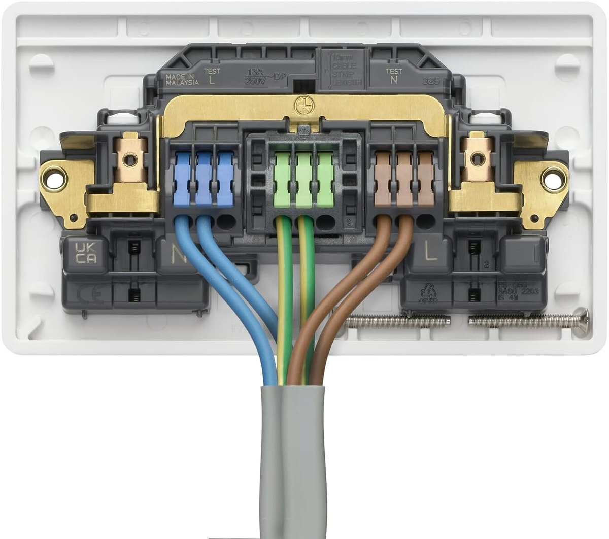 Британская розетка со стороны подключения.