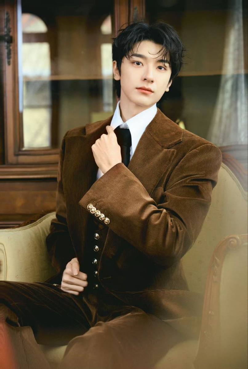 Актёр Линь И, листайте галерею