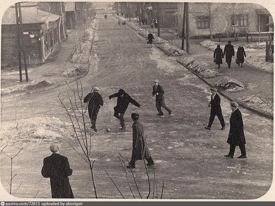 Футбол на Старомарьинском шоссе, 1957-1959 г. Автор Собчинский В. В. Из архива Яковлевой Т.В.
– 1959