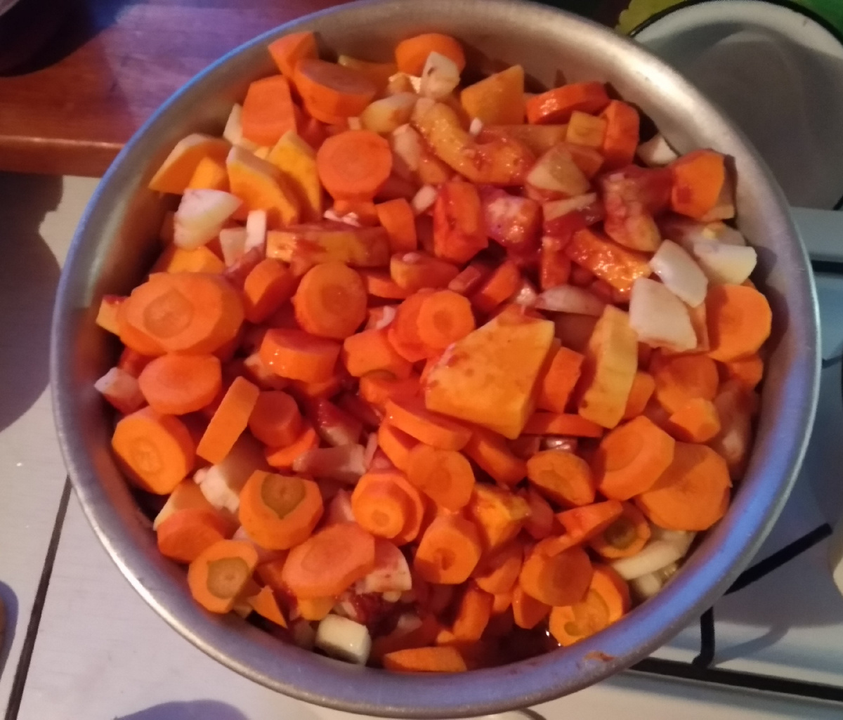 Я в этот раз про морковь подзабыла))), пришлось много перемешивать и варить дольше 