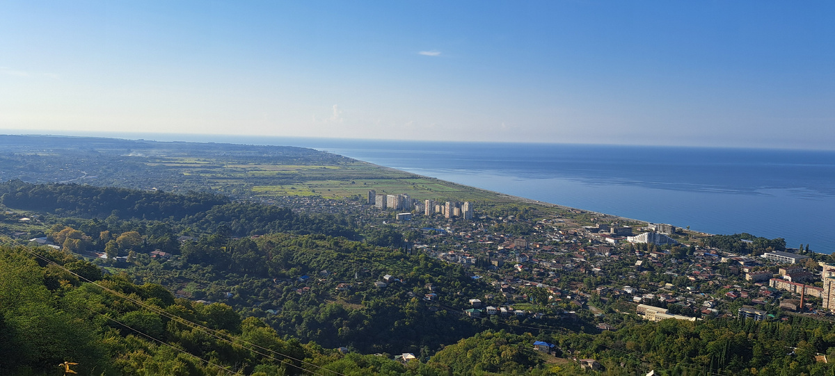 Вид с одной из смотровых площадок по дороге на гору 