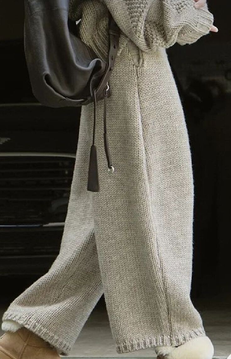 Сшивные брюки. Интересно, машинная или ручная вязка?