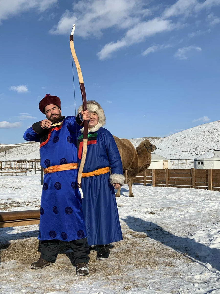 В этнокомплексе проводят мастер-классы по стрельбе из лука, лепке бурятских бууз, национальному танцу «Ёохор» и сборке традиционной юрты. Фото: Светлана Цыбикдоржиева / Яндекс Карты