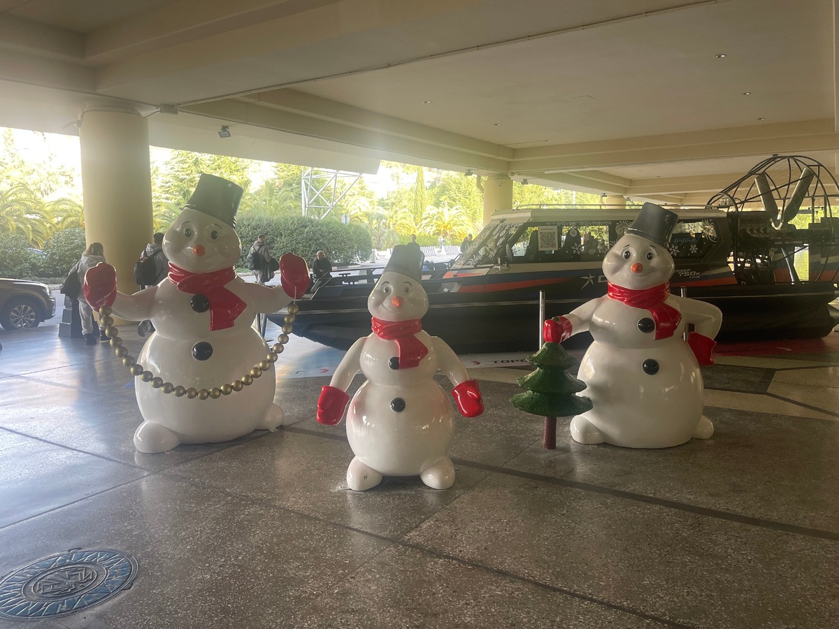 Снеговики на фоне пальм? Конечно в Сочи!