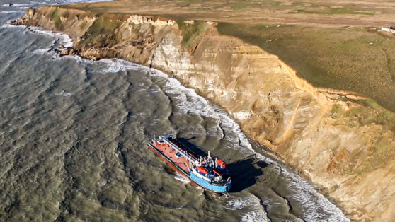    Мазут с затонувших в Керченском проливе танкеров достиг побережья Азовского моря Богдан Герцен