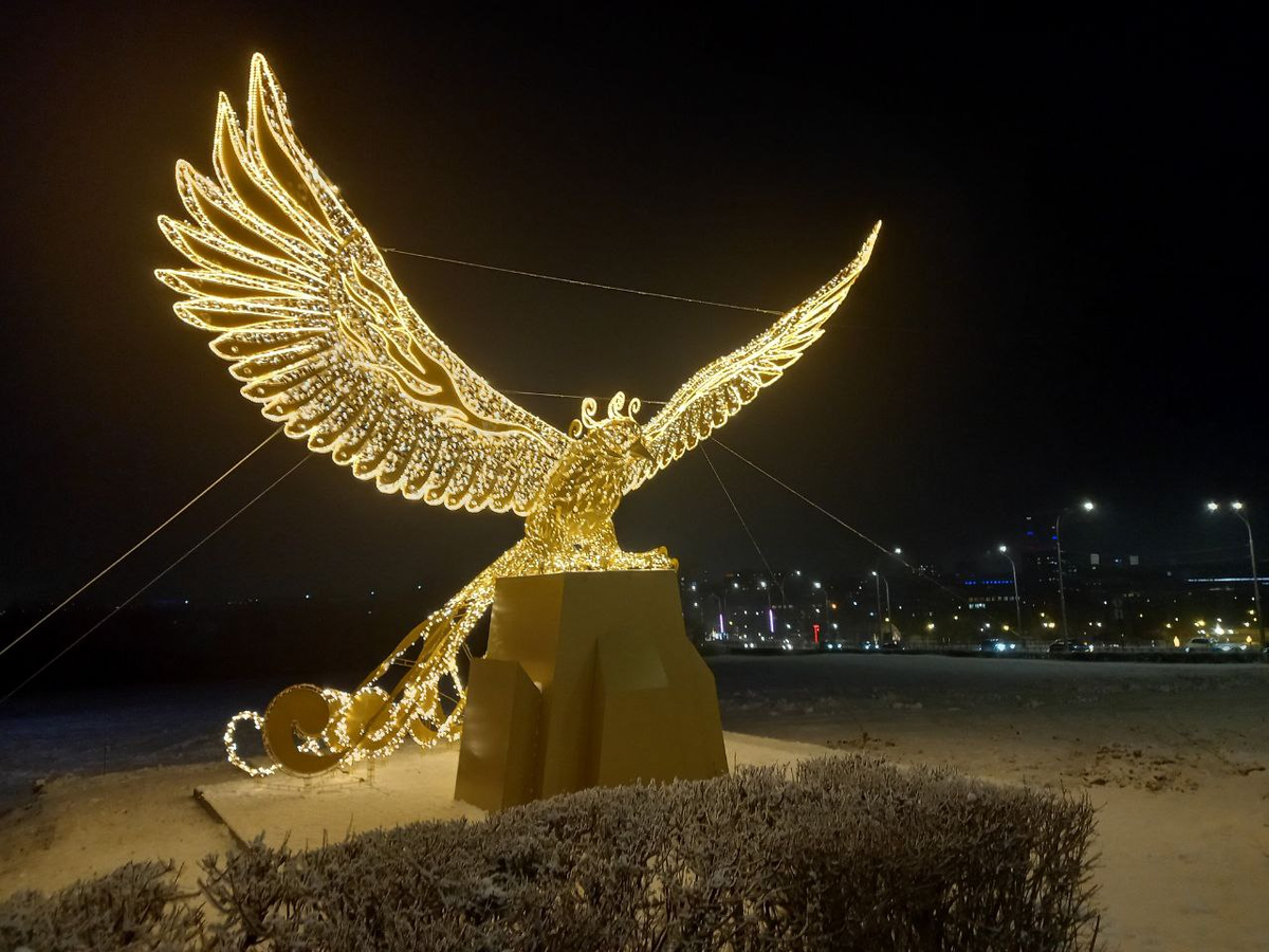 Жар-птица расправила  крылья  