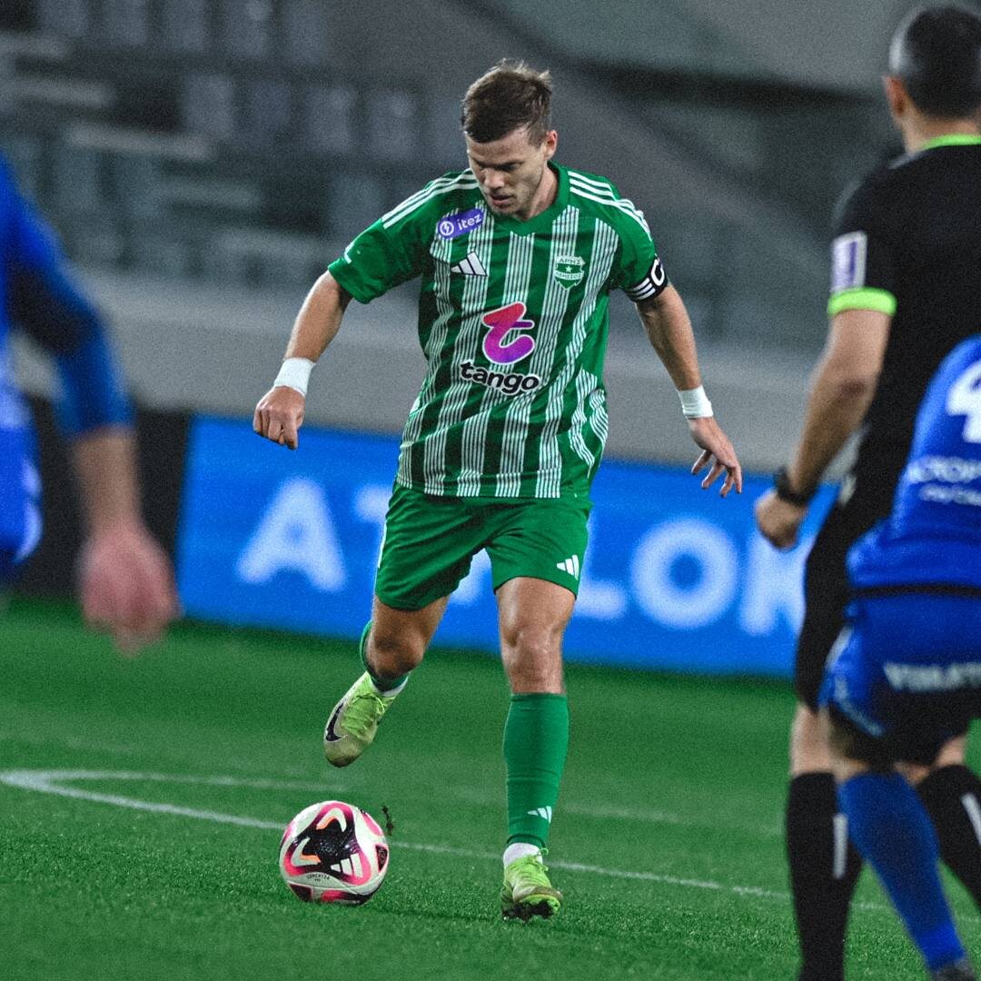     Александр Кокорин в сезоне-2024/25. Фото: соцсети ФК «Арис»