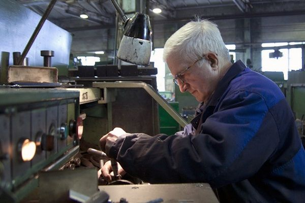 "Ни рук, ни дисциплины, ни желания работать": Пенсионеры снова востребованы у работодателей?