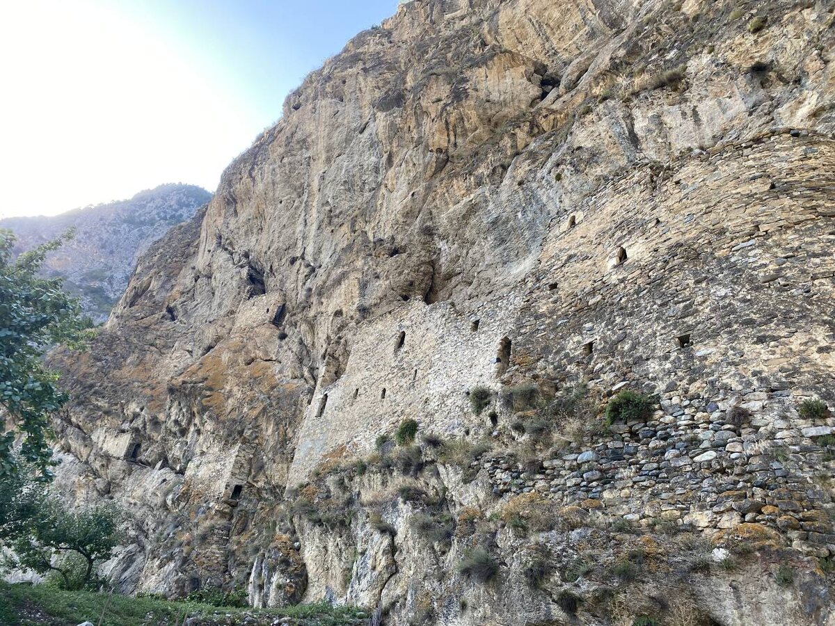 Крепость в  скале. Владикавказ. 2024