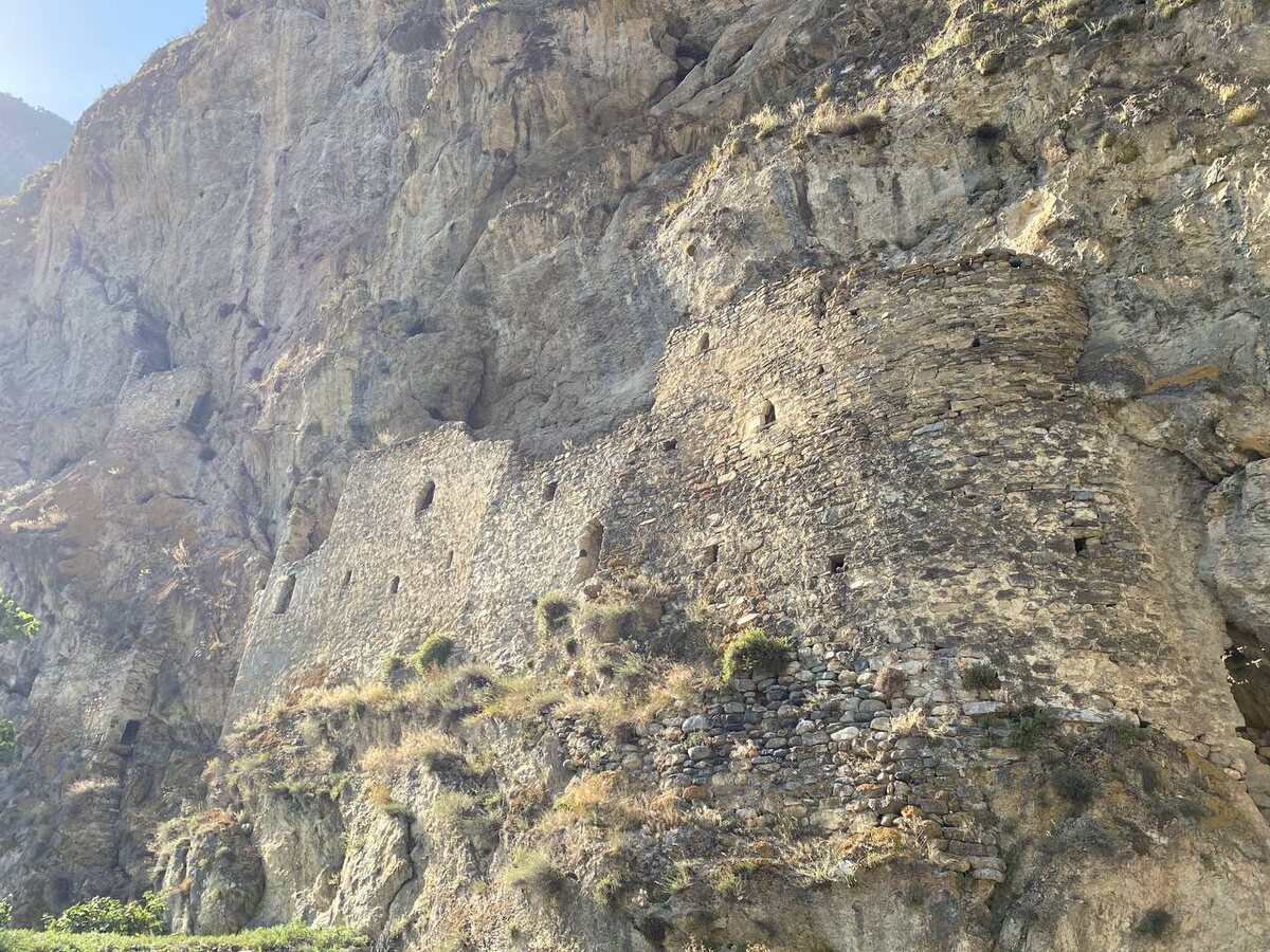 Крепость в  скале. Владикавказ. 2024