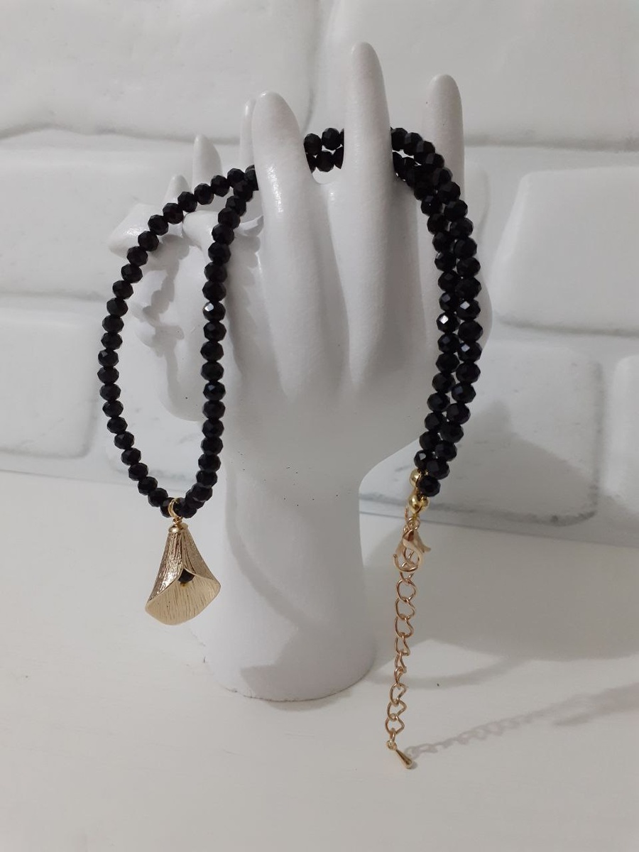 Чокер из чёрной шпинели.