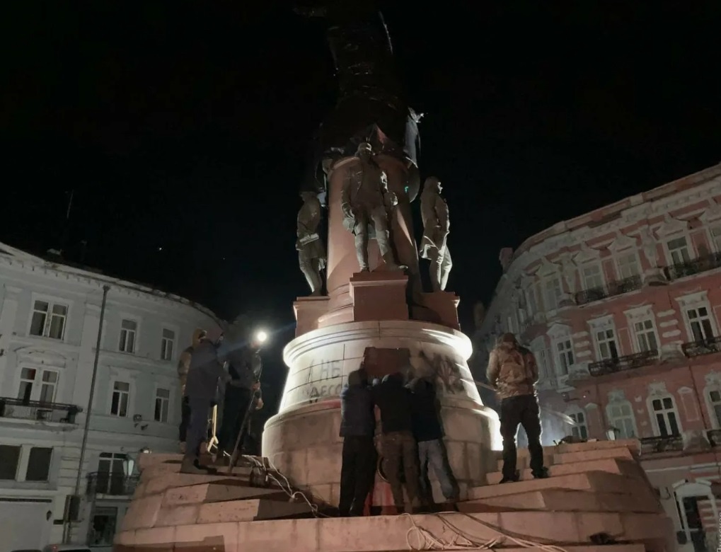 Снос памятника