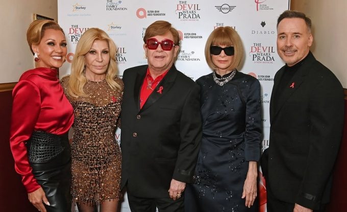 Донателла Версаче вторая слева / @donatella_versace, соцсети