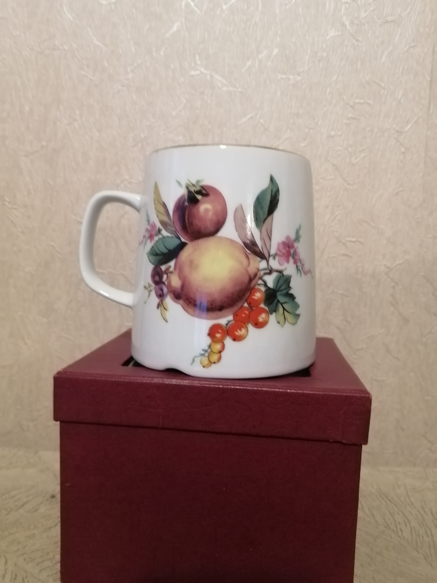 Кружка в такой коробочке. 