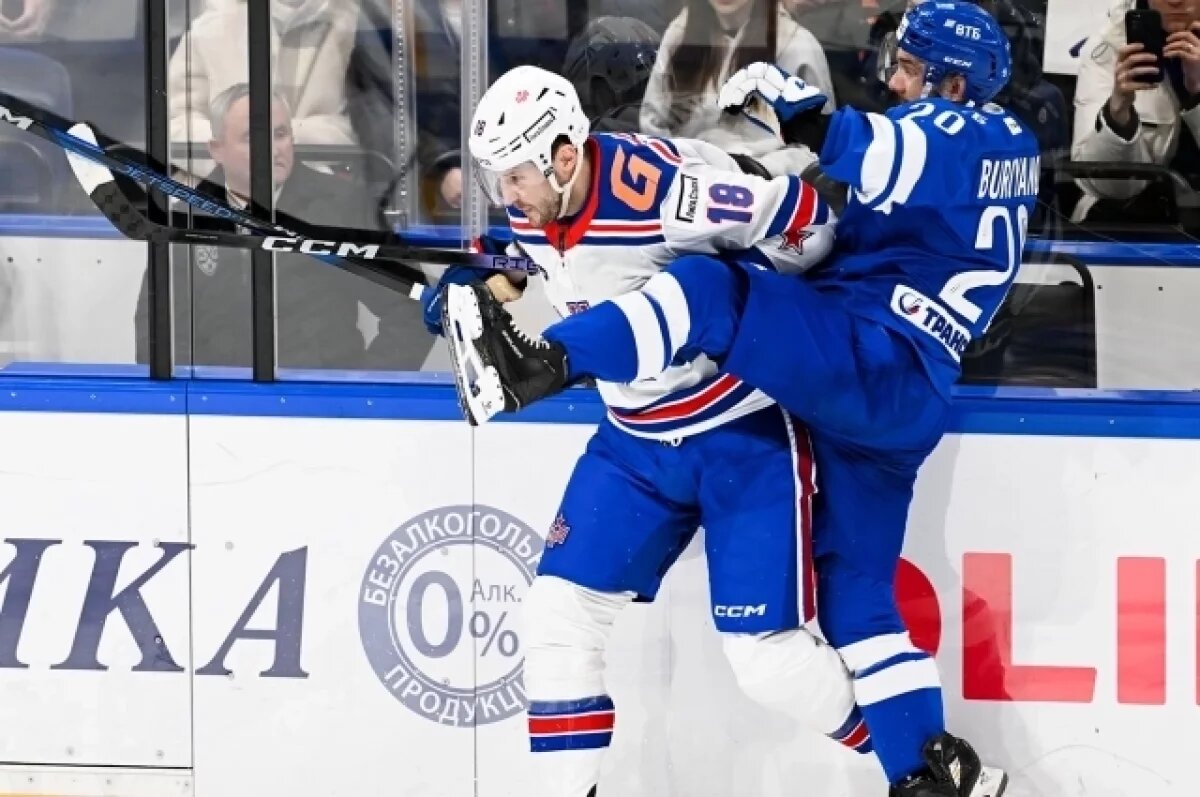    Хоккеисты СКА проиграли «Динамо» в Москве, пропустив гол в последнюю минуту