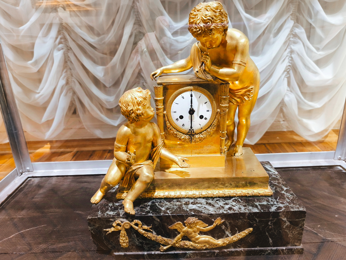 Французские каминные часы первой половины XIX века. Тульский музей изобразительных искусств. Все фото автора статьи.