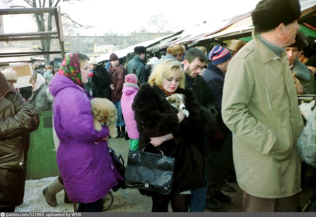 Птичий рынок, 1993 г. Автор В. Грачев.