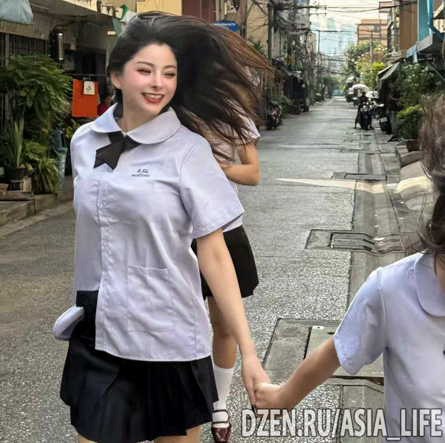 Китаянки на прогулке