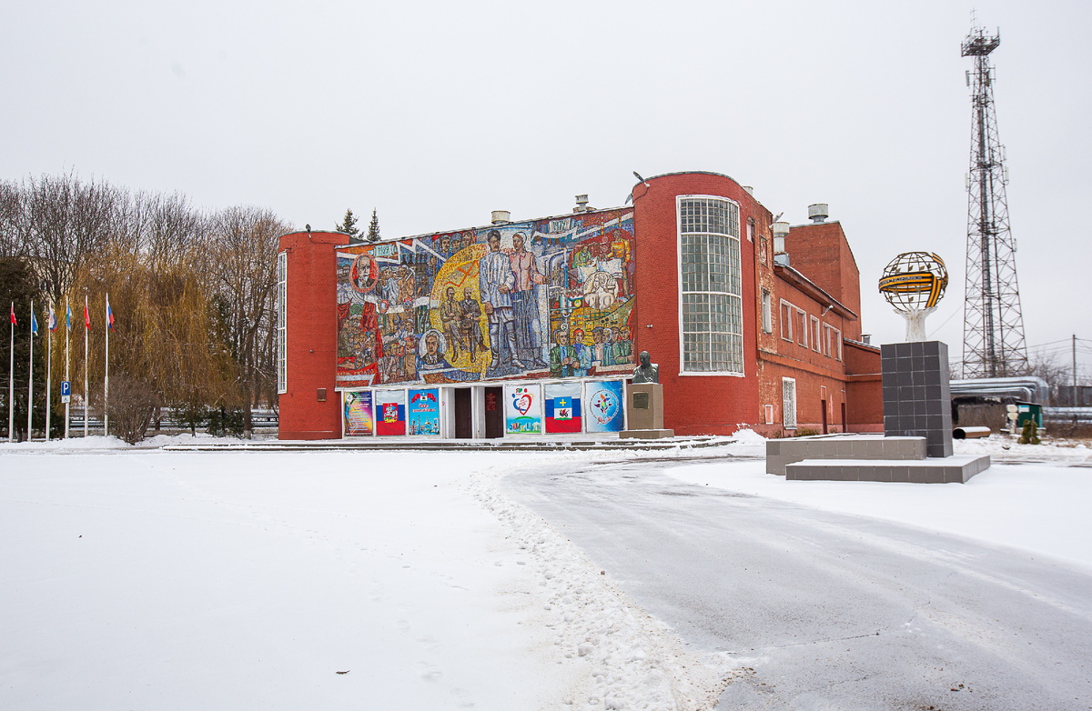 Монументальная советская мозаика в честь 50-летия Каширской ГРЭС в микрорайоне Кашира-2. Кашира, Московская область. Фото автора статьи