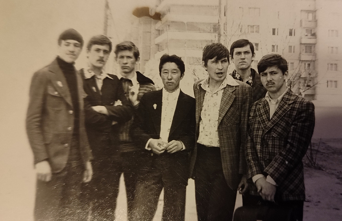 Получили дипломы и поплавки на грудь.