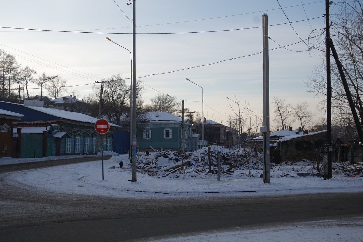 на углу Подгорной и улицы Борцов Революции