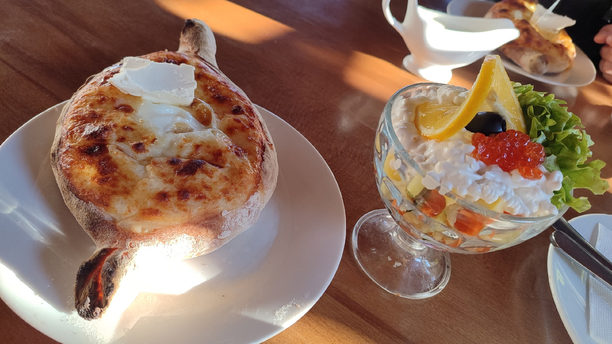 А вот и лодочки принесли. Мням...