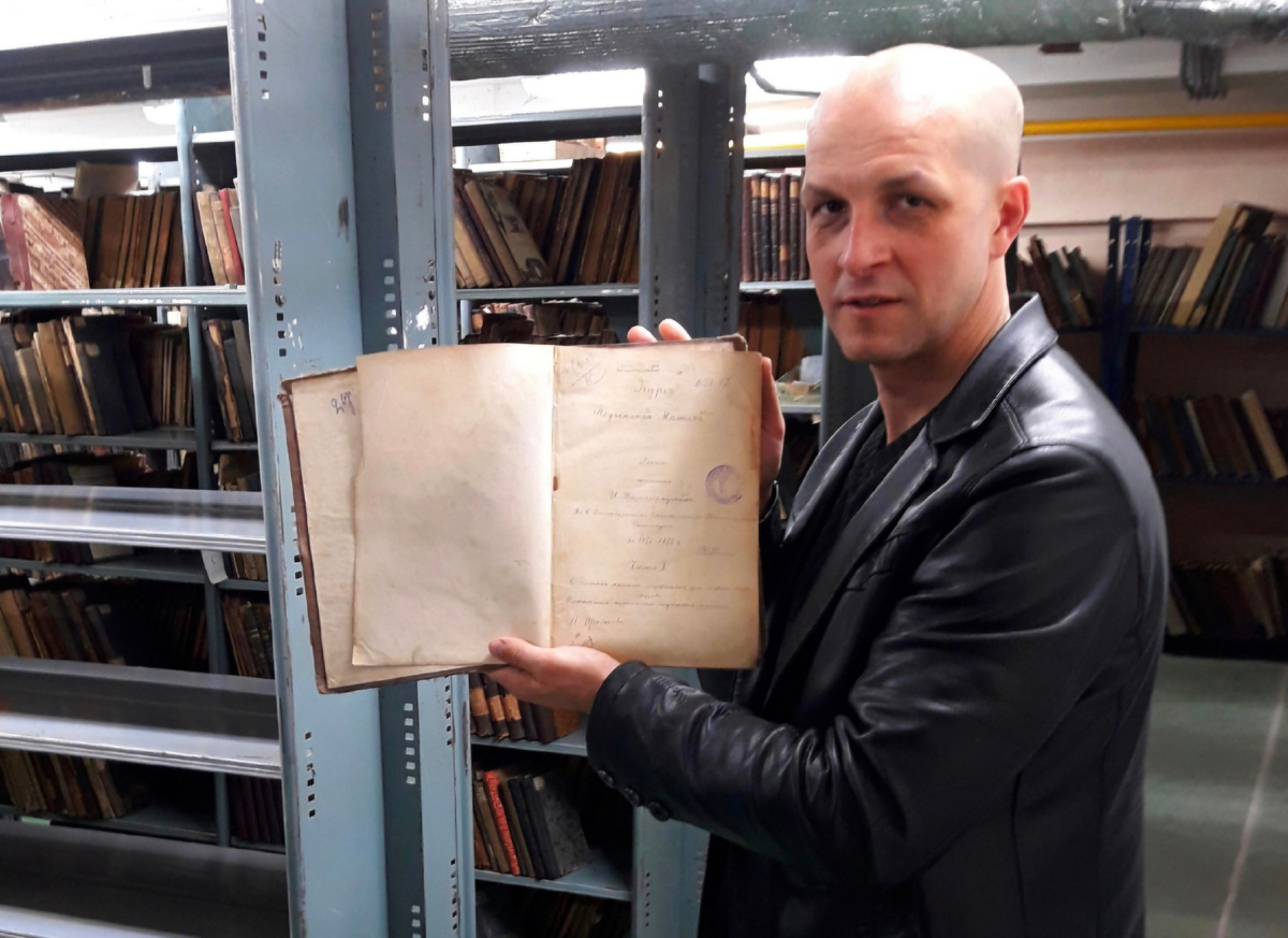 Автор статьи в архиве публичной библиотеки.